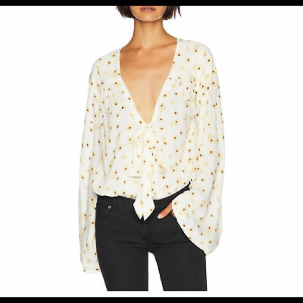Forties Feels Daisy Print Bell-Sleeve Floral Bodysuit - Picture 3 of 14